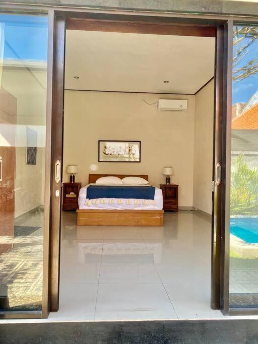 Canting Near Villa
